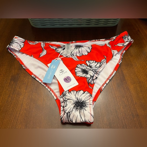 NWT Cupshe Red Floral Knotted Ruffled Bikini - Picture 7 of 10